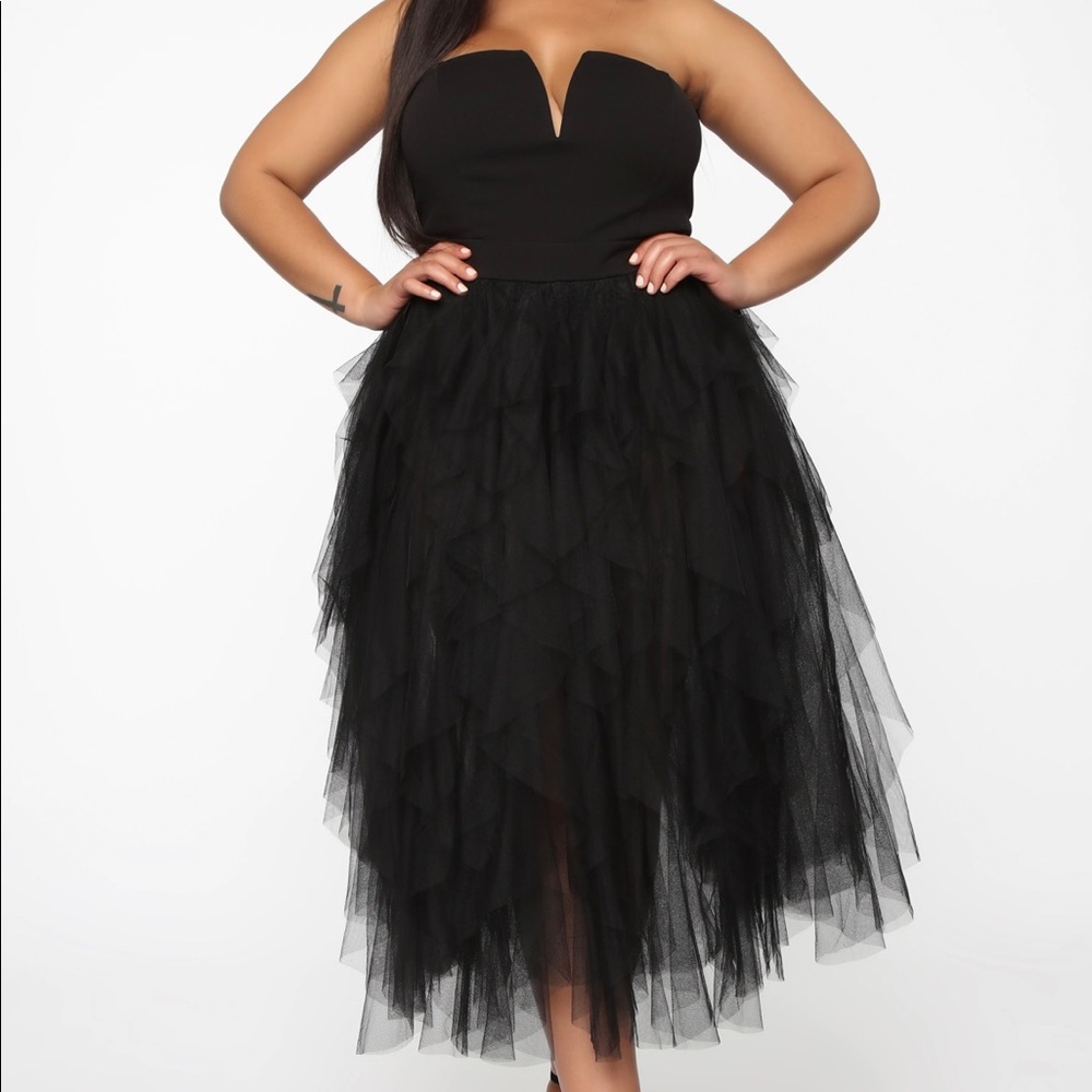 “Caught My Eye Tube Maxi Dress” - Black ; Fashion Nova